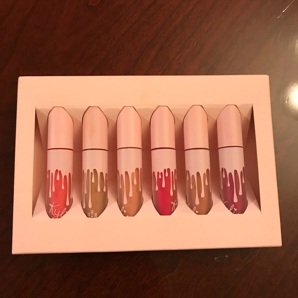Kylie cosmetics mini kit